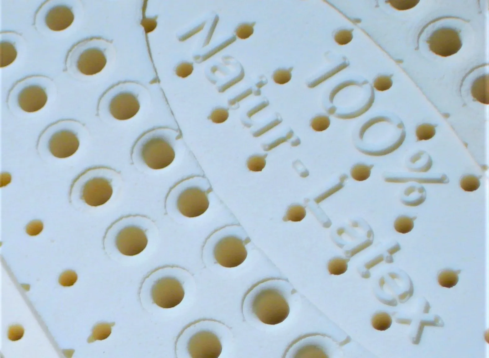 Zertifizierte Bio-Stoffe für atmungsaktive, temperaturregulierende und hypoallergene Bettwäsche und Matratzenbezüge